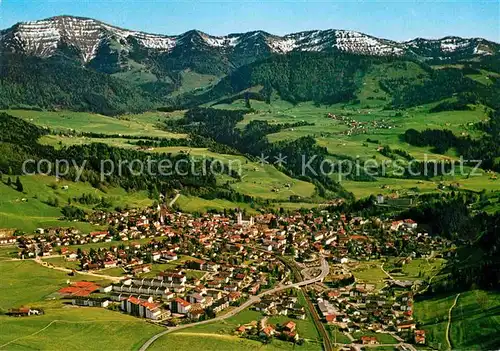 AK / Ansichtskarte Oberstaufen Schrothkurort mit Hochgrat Allgaeuer Alpen Fliegeraufnahme Kat. Oberstaufen