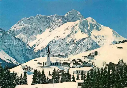 AK / Ansichtskarte Hirschegg Kleinwalsertal Vorarlberg Panorama Wintersportplatz mit Widderstein Kat. Mittelberg