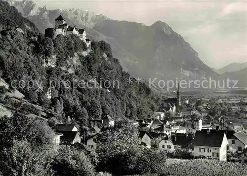 AK / Ansichtskarte Vaduz mit Schloss Rappenstein und Falknis Kat. Vaduz