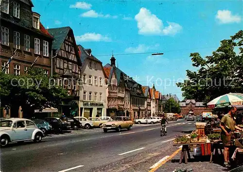 AK / Ansichtskarte Friedberg Hessen Wochenmarkt Kaiserstrasse mit Blick zur Burg Kat. Friedberg (Hessen)