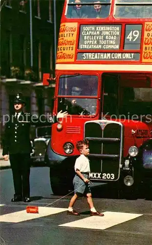 AK / Ansichtskarte London Policeman on Point Duty Kat. City of London