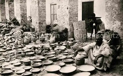 AK / Ansichtskarte Typen Arabien Souk aux Poteries Maroc Kat. Typen