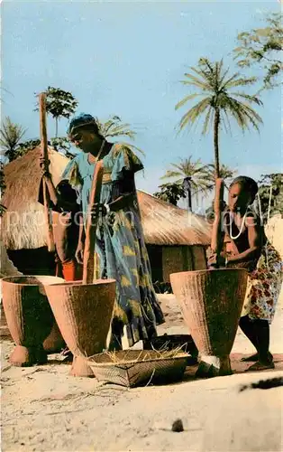 AK / Ansichtskarte Typen Afrika Pileuse de Mil 