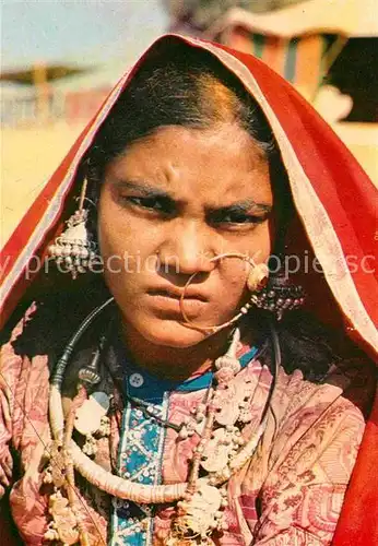 AK / Ansichtskarte Typen Indien Rajasthani be jewelled Belle Traditional Attire  Kat. Typen