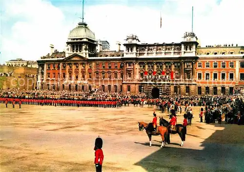 AK / Ansichtskarte Leibgarde Wache Trooping of the Colour London Horse Guards Parade Kat. Polizei