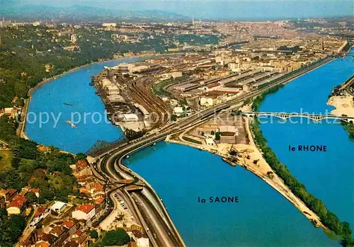 AK / Ansichtskarte Lyon France Le Confluent du Rhone et de la Saone la ville et les Monts d Or vue aerienne Kat. Lyon