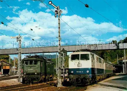 AK / Ansichtskarte Lokomotive Elektro Schnellzuglok 111049 3 Elektro Personenzuglok 144505 5 Deutsche Bundesbahn Hauptbahnhof Berchtesgaden  Kat. Eisenbahn