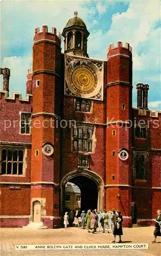 AK / Ansichtskarte Hampton Court Anne Boleyn Gate and Clock House Kat. Herefordshire County of