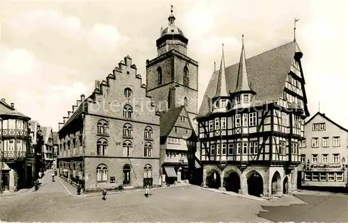 AK / Ansichtskarte Alsfeld Marktplatz mit Rathaus Historisches Gebaeude Fachwerkhaus Kat. Alsfeld