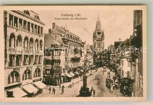 AK / Ansichtskarte Freiburg Breisgau Kaiserstrasse mit Martinstor und Bertoldsbrunnen Kat. Freiburg im Breisgau