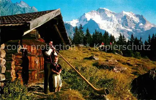 AK / Ansichtskarte Wengen BE Ahornblaeser und Sennenbub mit Jungfrau Berner Alpen Kat. Wengen