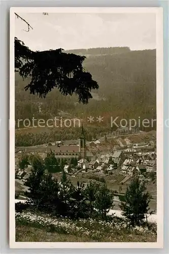 AK / Ansichtskarte Titisee Neustadt Teilansicht mit Kirche Kat. Titisee Neustadt