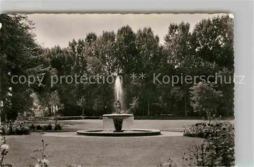 AK / Ansichtskarte Weiden Oberpfalz Max Reger Anlage Springbrunnen Kat. Weiden i.d.OPf.