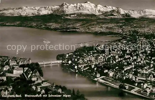 AK / Ansichtskarte Konstanz Bodensee Rheinausfluss mit Schweizer Alpen Fliegeraufnahme Kat. Konstanz