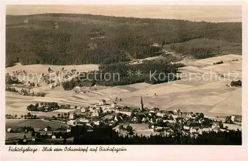 AK / Ansichtskarte Bischofsgruen Panorama Blick vom Ochsenkopf Fichtelgebirge Kat. Bischofsgruen