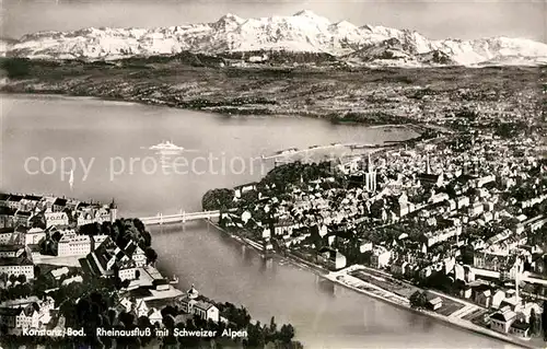 AK / Ansichtskarte Konstanz Bodensee Rheinausfluss Schweizer Alpen Fliegeraufnahme Kat. Konstanz