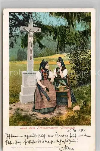 AK / Ansichtskarte Neustadt Schwarzwald Trachtenfrauen Kruzifix 