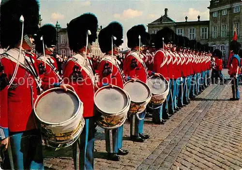 AK / Ansichtskarte Leibgarde Wache Royal Guard Amalienborg Palace Copenhagen Denmark  Kat. Polizei