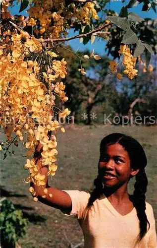 AK / Ansichtskarte Martinique Enfant aux fleurs Kat. Martinique