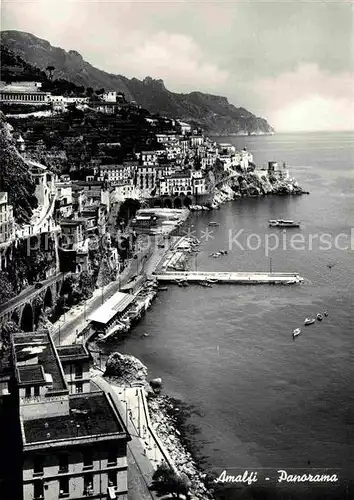 AK / Ansichtskarte Amalfi Panorama Hafen Kueste Kat. Amalfi