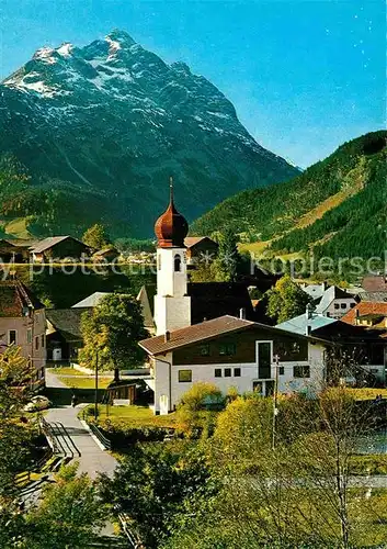AK / Ansichtskarte Stanzach Tirol Ortsansicht mit Kirche Lechtal mit Klimmspitze und Schellenspitze Kat. Stanzach