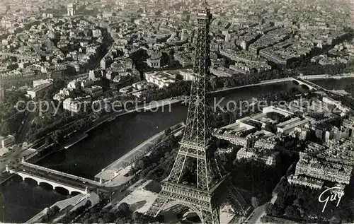AK / Ansichtskarte Paris Fliegeraufnahme Eiffelturm Kat. Paris