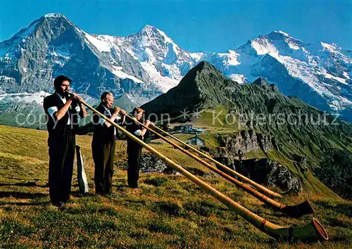 AK / Ansichtskarte Alphorn Alphornblaeser Eiger Moench Jungfrau Kat. Musik