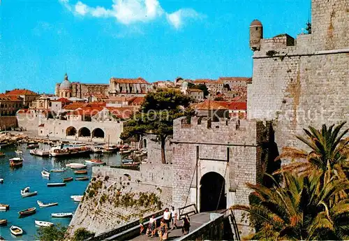 AK / Ansichtskarte Dubrovnik Ragusa Stadtmauer Zugbruecke Hafen Altstadt Kat. Dubrovnik