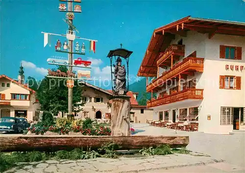 AK / Ansichtskarte Ruhpolding Dorfplatz mit Maibaum und Marienbrunnen Kat. Ruhpolding