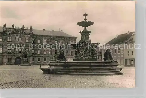 AK / Ansichtskarte Erlangen Kunstbrunnen Schloss  Kat. Erlangen