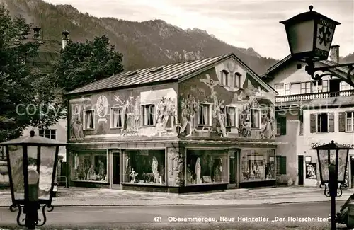 AK / Ansichtskarte Oberammergau Haus Heinzeller Der Holzschnitzer Handwerk Fassadenmalerei Kat. Oberammergau