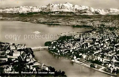 AK / Ansichtskarte Konstanz Bodensee Rheinausfluss mit Schweizer Alpen Fliegeraufnahme Kat. Konstanz