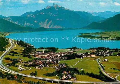 AK / Ansichtskarte Mondsee Salzkammergut Autobahn Salzburg Wien See Alpenpanorama Fliegeraufnahme Kat. Mondsee
