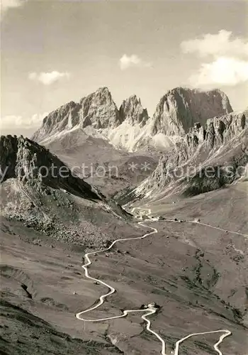 AK / Ansichtskarte Passo Pardoi Strada del Passo Gruppo del Sassolungo Gebirgspass Langkofel Dolomiten Kat. Italien