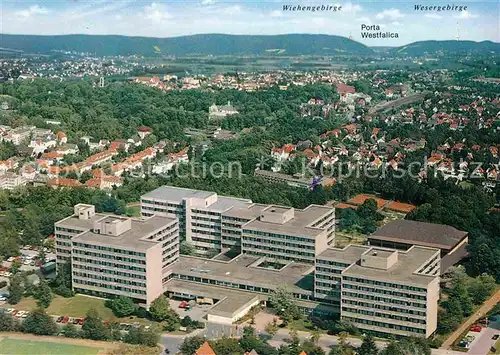 AK / Ansichtskarte Bad Oeynhausen Stadtbild mit Klinik Wiehengebirge Wesergebirge Fliegeraufnahme Kat. Bad Oeynhausen