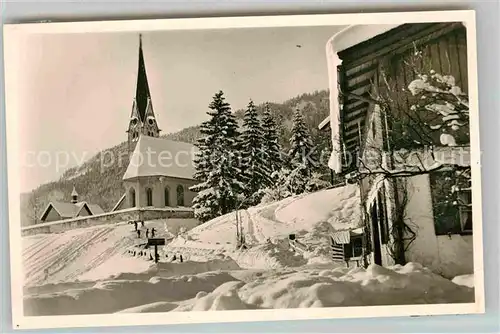 AK / Ansichtskarte Kreuth Tegernsee Winterpartie an der Kirche Kat. Kreuth