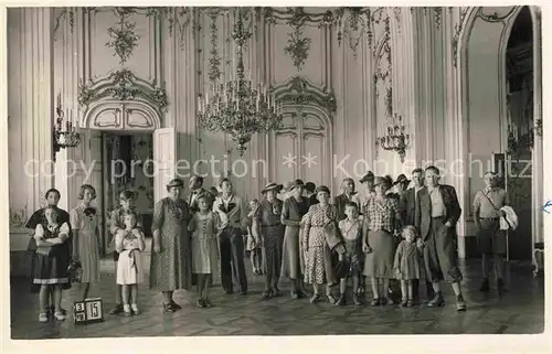 AK / Ansichtskarte Wien Schloss Schoenbrunn Gruppenfoto Kat. Wien