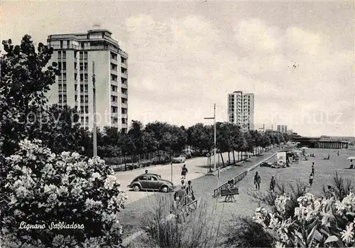 AK / Ansichtskarte Lignano Sabbiadoro Strandpromenade Hochhaus Hotel Kat. Lignano