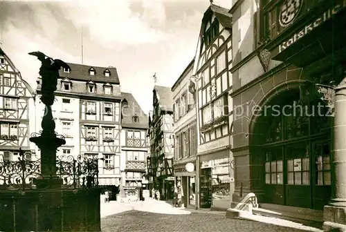 AK / Ansichtskarte Bernkastel Kues Fachwerk Brunnen Ratskeller Kat. Bernkastel Kues