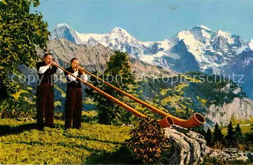 AK / Ansichtskarte Alphorn Alphornblaeser Eiger Moench Jungfrau  Kat. Musik