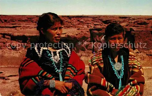 AK / Ansichtskarte Indianer Native American Navajo Indian Girls  Kat. Regionales