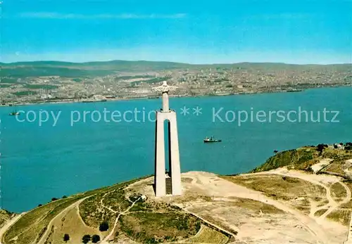 AK / Ansichtskarte Almada Monumento a Christo Rei visto do ar ao fundo Lisboa Kat. Almada