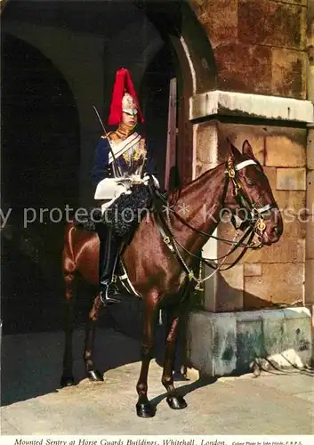 AK / Ansichtskarte Leibgarde Wache Mounted Sentry Horse Guards Buildings Whitehall London  Kat. Polizei