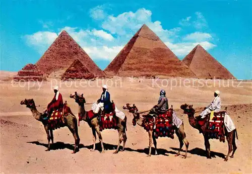 AK / Ansichtskarte Kamele Camel Caravan Giza Pyramids  Kat. Tiere