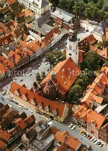 AK / Ansichtskarte Celle Niedersachsen Rathaus Stadtkirche Fliegeraufnahme Kat. Celle