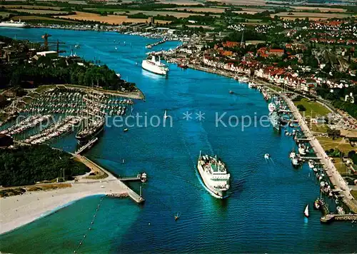AK / Ansichtskarte Travemuende Ostseebad Ostseeheilbad Hafen Faehre Fliegeraufnahme Kat. Luebeck