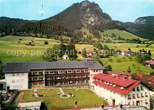 AK / Ansichtskarte Hindelang Krankenhaus mit Hirschberg Allgaeuer Alpen Kat. Bad Hindelang