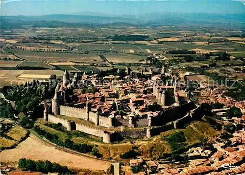 AK / Ansichtskarte Carcassonne Vue aerienne de la cite medievale Mittelalterliche Stadt Kat. Carcassonne