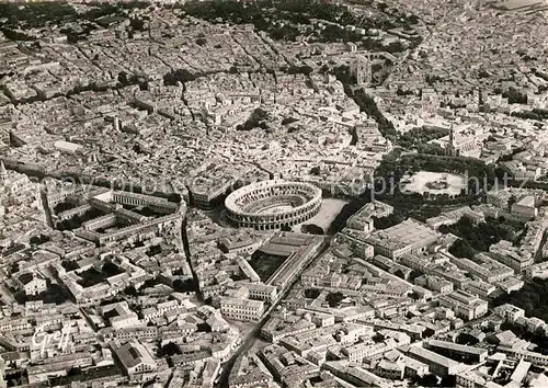 AK / Ansichtskarte Nimes Les Arenes et l Esplanade vue aerienne Kat. Nimes