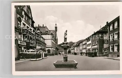 AK / Ansichtskarte Wolfach Marktplatz mit Brunnen Kat. Wolfach Schwarzwald